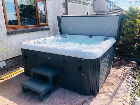 Giardino 5 posti Luxury Massage Spa Vasca da bagno Outdoor Whirlpool Vasca idromassaggio Acrilica Freestanding Spa Vasca Per Villa